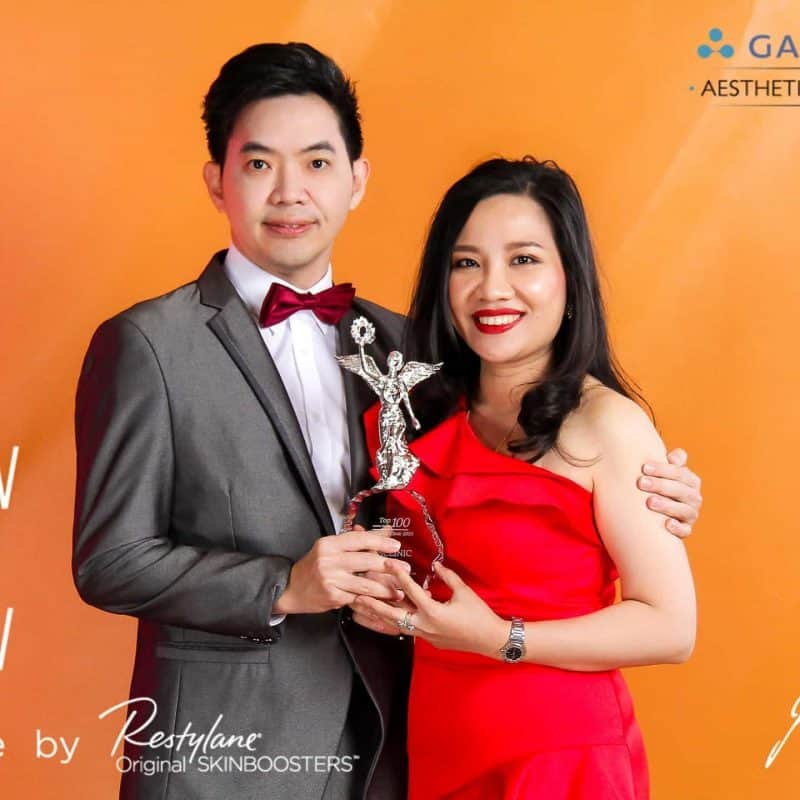 คู่รักรับรางวัลด้านความงามและผิวพรรณที่ DS CLINIC.