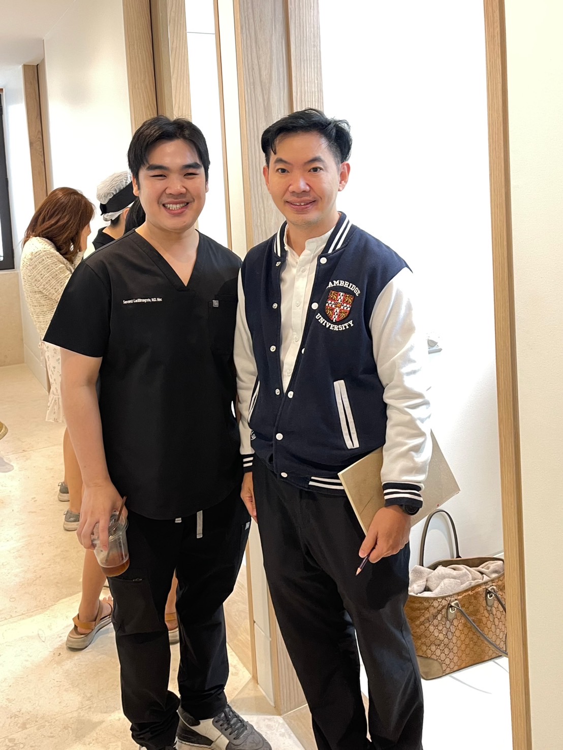 หมอสมพงษ์และหมอปอเช่