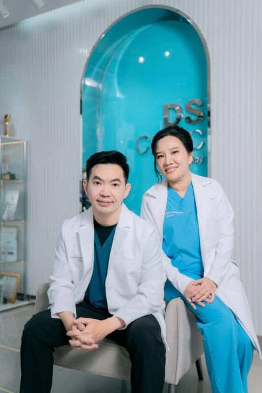 นพ.สมพงษ์ และ พญ.ดาวใจ แพทย์ประจำ DS Clinic อุดรธานี สกลนคร